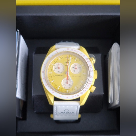 Omega X Swatch Bioceramic Moonswatch Mission to Sun - Picture 6 of 12